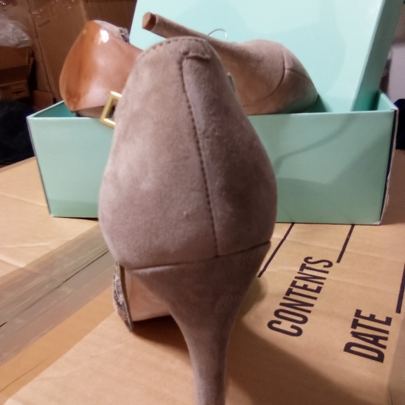 Jessica Simpson high heels with box - Picture 3 of 5